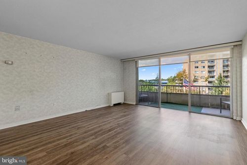 202s-100 West Ave, JENKINTOWN, PA, 19046-2625 | Card Image