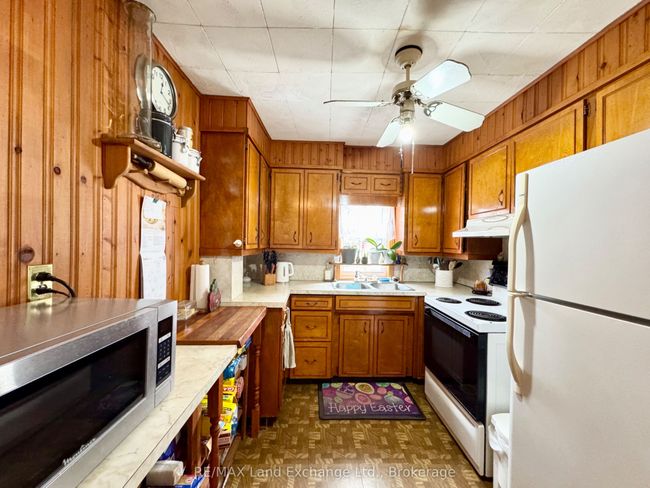 677 Louis St, House other with 3 bedrooms, 2 bathrooms and 3 parking in Port Elgin ON | Image 4