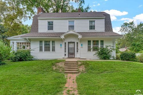 2131 Massachusetts St, Lawrence, KS, 66046-3043 | Card Image