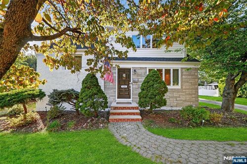 120 Carl Pl, Westwood, NJ, 07675-3301 | Card Image