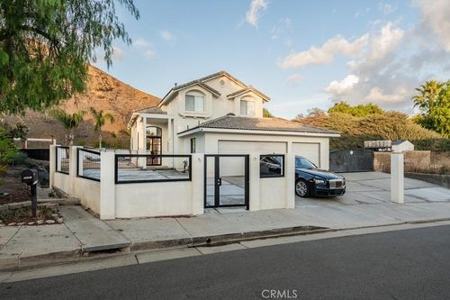 28491 Nicholas Cir, Santa Clarita, CA, 91350-3825 | Card Image