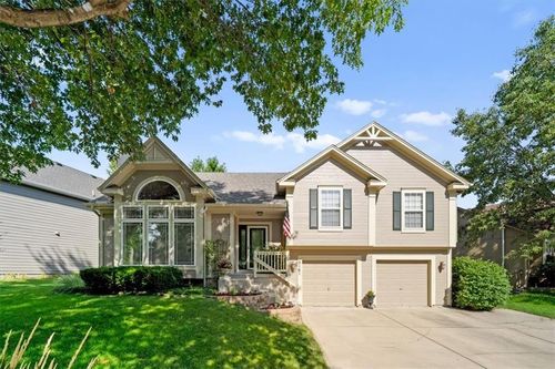 5161 Roundtree St, Shawnee, KS, 66226-3878 | Card Image