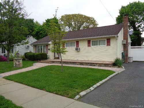 1431 Lombardy Blvd, Bay Shore, NY, 11706-4045 | Card Image