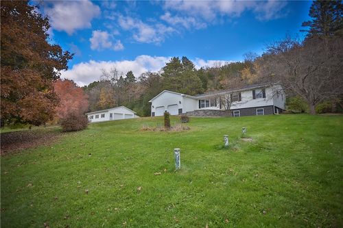 69 E Wood Ridge Dr, River Falls, WI, 54022-8209 | Card Image