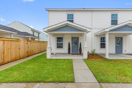 1016 Middle Ln, Gulfport, MS, 39507-5700 | Card Image