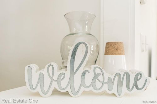 2392 Auburn Rd, Rochester Hills, MI, 48309-4009 | Card Image