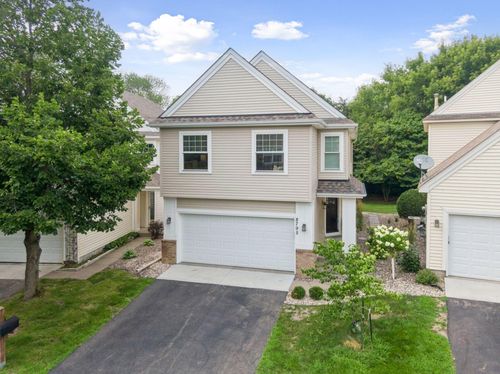 8795 N Bay Dr, Chanhassen, MN, 55317-7624 | Card Image