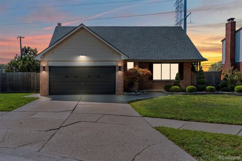 36635 Kenneth Ct, Sterling Heights, MI, 48312-3157 | Card Image