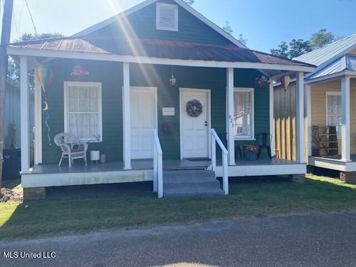 621 N Wall St, Natchez, MS, 39120-2344 | Card Image