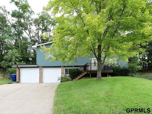 902 Calmar Cir, Bellevue, NE, 68005-2412 | Card Image
