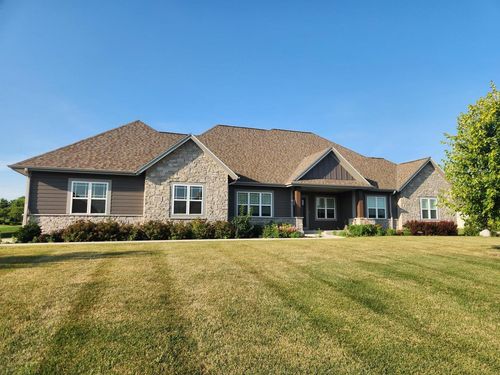 W229N3655 Sterling Court, Pewaukee, WI, 53072 | Card Image