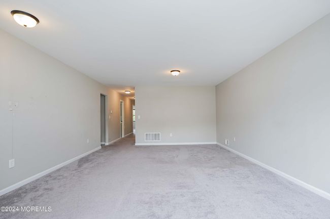 47 Knoll Ct, Condo with 2 bedrooms, 2 bathrooms and null parking in Matawan NJ | Image 9