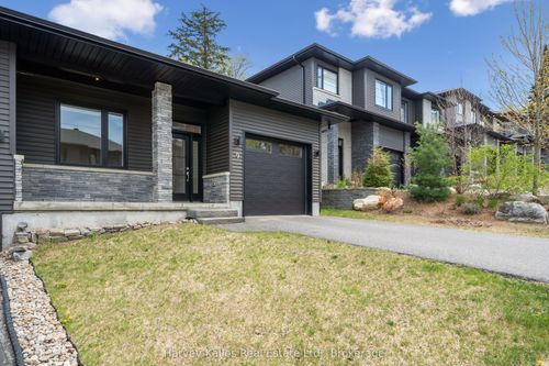 9 Cascade Lane, Huntsville, ON, P1H1Y3 | Card Image