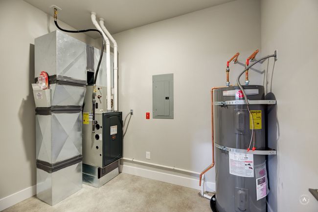 Mechanical Room in Garage | Image 32