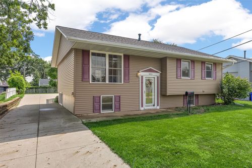 1433 Pawnee Drive Nw, Cedar Rapids, IA, 52405 | Card Image