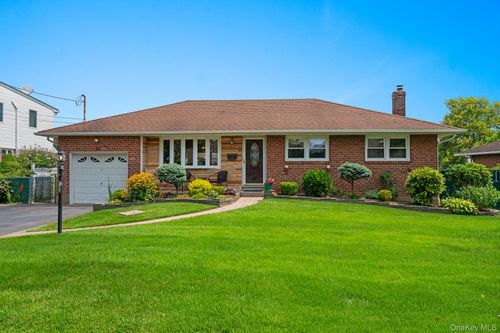 35 Carrington Dr, East Northport, NY, 11731-3004 | Card Image