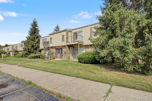 38220 Fairway Ct, Clinton Township, MI, 48038-3493 | Card Image
