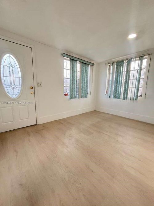 0-2035 Nw 26th St, Miami, FL, 33142-8446 | Card Image