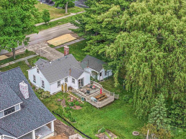 509 Spruce St, House other with 3 bedrooms, 1 bathrooms and null parking in Elk Rapids MI | Image 10