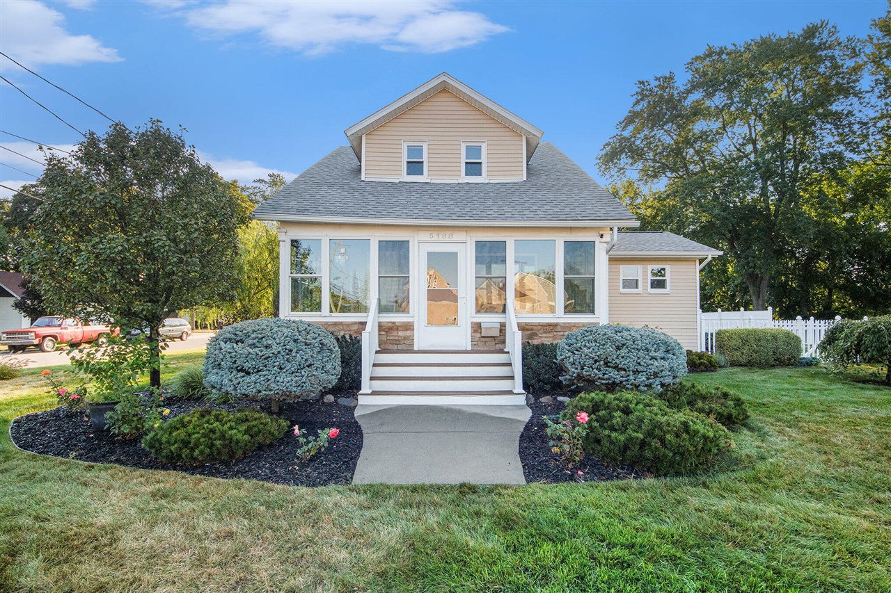 Pleasant Ave, Hudsonville, MI 49426