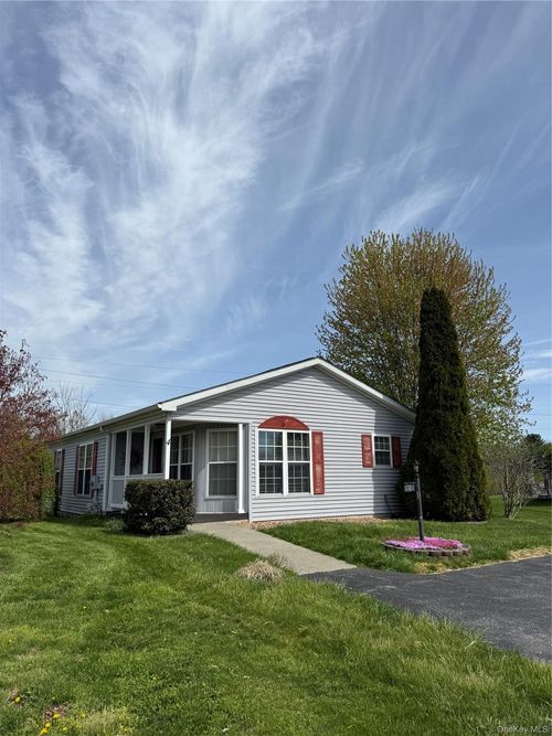 4 Delray Cir, Poughkeepsie, NY, 12603-6603 | Card Image