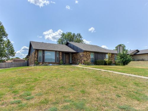 9724 Kent Drive, Midwest City, OK, 73130 | Card Image