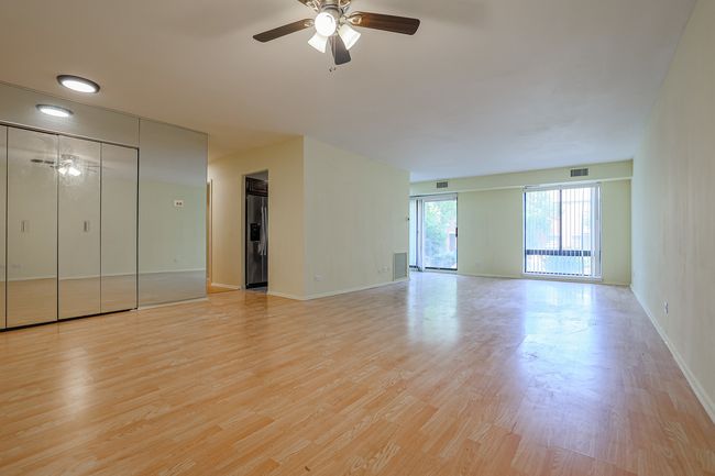 APT-102 - 3801 Appian Way, Home with 2 bedrooms, 2 bathrooms and null parking in Glenview IL | Image 4