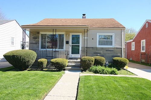 18905 Woodland St, Harper Woods, MI, 48225-2063 | Card Image