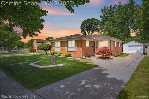 1918 Massoit Rd, Royal Oak, MI, 48073-1912 | Card Image