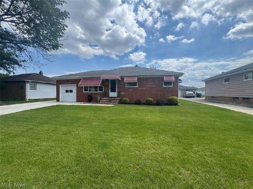7287 Maplewood Road, Parma, OH, 44130 | Card Image