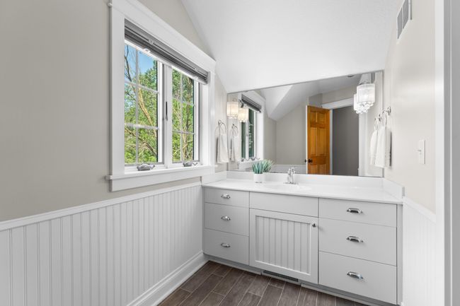 Upper fl guest bath | Image 44