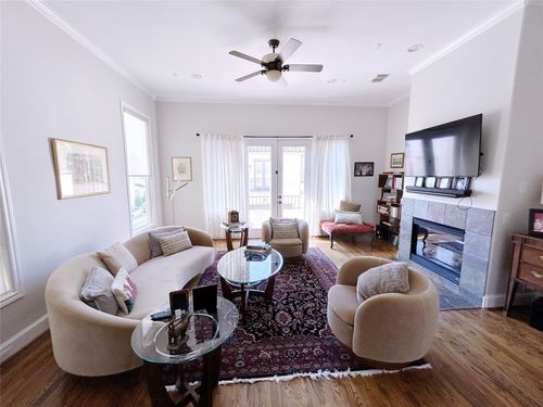 939 Queen Annes Rd, Houston, TX, 77024-3304 | Card Image