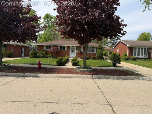9001 Shannon Dr, Sterling Heights, MI, 48314-2533 | Card Image