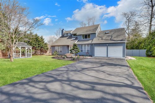 242 Trout Brook Ln, Riverhead, NY, 11901-5074 | Card Image