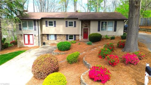 1524 Holly Cir, Wilkesboro, NC, 28697-2623 | Card Image