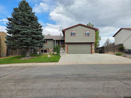 4831 Center St, Casper, WY, 82601-6364 | Card Image