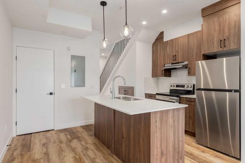 118-156 Park St, Cochrane, AB, T4C3H3 | Card Image