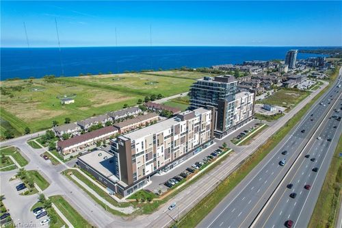 304-560 N Service Rd, Grimsby, ON, L3M0G3 | Card Image