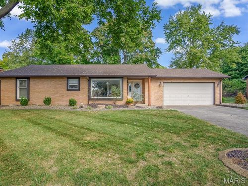 13 Rushmore Dr, Glen Carbon, IL, 62034-1320 | Card Image