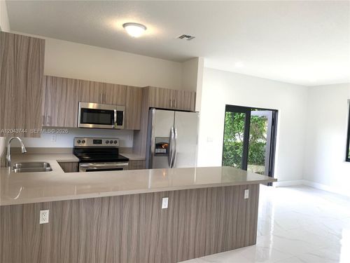 b-211 Nw 7th Ct, Hallandale Beach, FL, 33009-2322 | Card Image