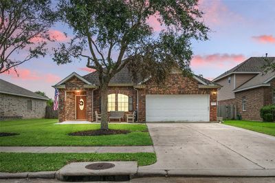 9215 Morningside Drive, House other with 3 bedrooms, 2 bathrooms and null parking in Hitchcock TX | Image 1