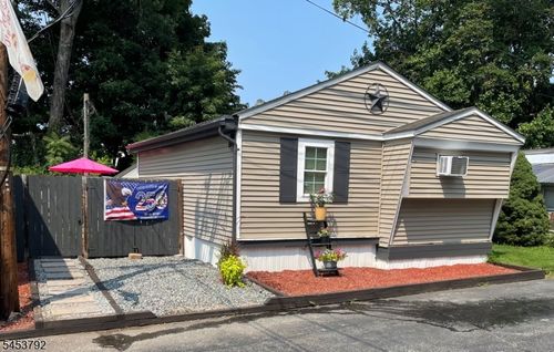 61 Travelo Dr, Wayne, NJ, 07470-7372 | Card Image