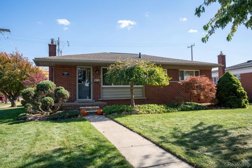 2209 Churchill Ave, Trenton, MI, 48183-2326 | Card Image