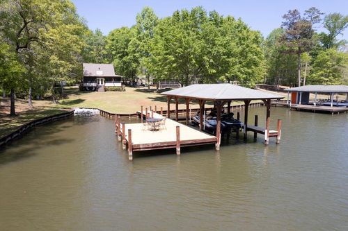 108 Lands Dr Ne, Milledgeville, GA, 31061-7512 | Card Image