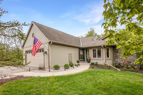 533 White Oak Trl, Hartland, WI, 53029-2447 | Card Image