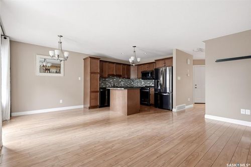 837 Connaught St, Regina, SK, S4T6S3 | Card Image