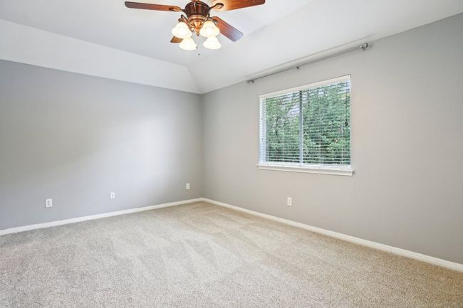 Ideal spaces for guest rooms, creative studios, or home offices. | Image 27