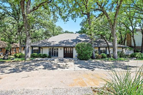 2201 Adams Dr, Arlington, TX, 76011-3204 | Card Image