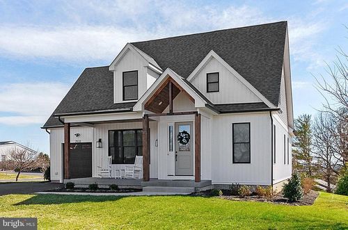2532 Middle Rd, WINCHESTER, VA, 22601-2720 | Card Image