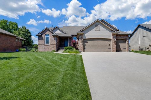 10022 W Westlakes Ct, Wichita, KS, 67205-5233 | Card Image